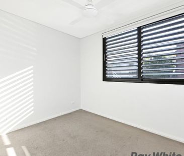 Modern Sunlit One Bedroom Apartment - Photo 6