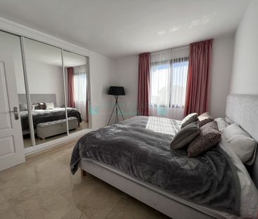 Penthouse for rent in Elviria, Marbella East - Photo 2