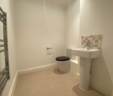 Hamilton Court, Fernhill Road, Blackwater, GU17 - Photo 5