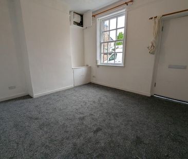 2 bedroom end of terrace house to rent - Photo 3