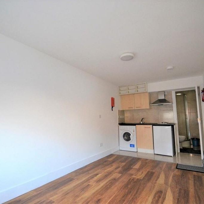 Studio to rent - Photo 1