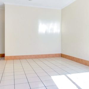 TIDY UNIT, GREAT LOCATION - Photo 2