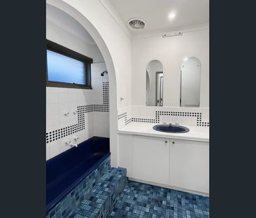 Four Bedroom Family Home - Photo 6