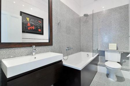 3 bedroom flat in South Kensington - Photo 4