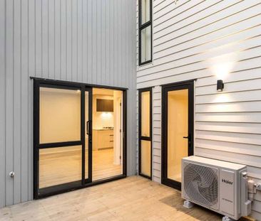 Brand new stand alone home with garage - Photo 3