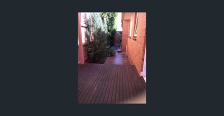 SPACIOUS & BEAUTIFULLY RENOVATED - Photo 5