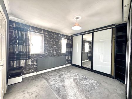 4 bedroom flat to rent - Photo 3