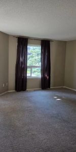 3 Bedrooms, 1 1/2 Bathroom Townhouse with Single Attached Garage — 3 Bedrooms, 1 1/2 Bathroom Townhouse with Single Attached Garage - Photo 3