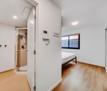 Large Studio with balcony - Photo 6