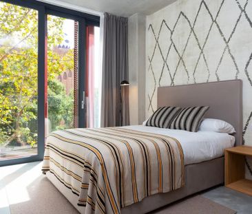 Carrer de la Diputació, Barcelona, Catalonia 08013 - Photo 2