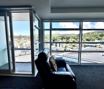 Private, sun-filled apartment above the city - Photo 4