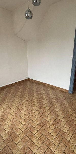 Maison de ville comprenant : Au rez-de-chaussée : un séjour, une cuisine, une arrière-cuisi... - Photo 1