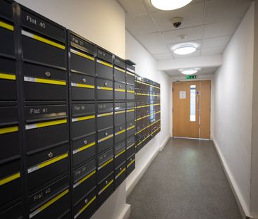 Bedsit, Anne Bryans House, NW3 - Photo 1