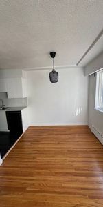 North Burnaby Renovated Character Bright 1-BDRM w/Den w/Dishwasher - Photo 3