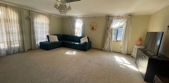 5-bedroom shared house, Ross St - Photo 2