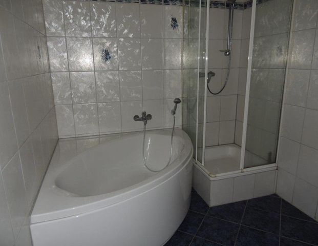 Gemütliche 3 Zimmer Wohnung mit EINBAUKÜCHE mitten in Zwickau zu vermieten! - Foto 1