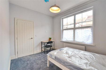 5 bedroom end of terrace house to rent - Photo 5