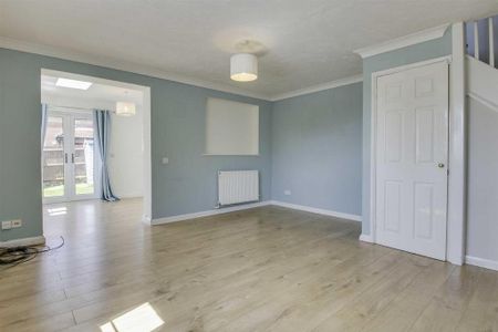 3 bedroom semi-detached house to rent - Photo 4