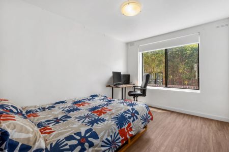 Perfect Location. - Photo 2