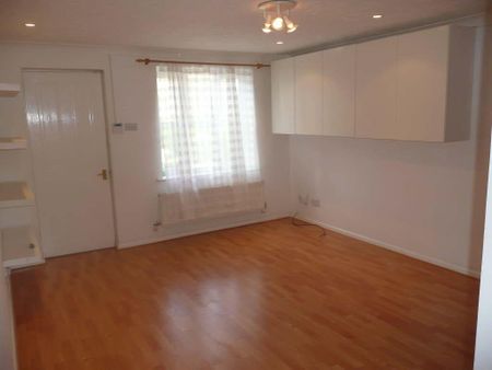 2 bedroom semi-detached house to rent - Photo 3