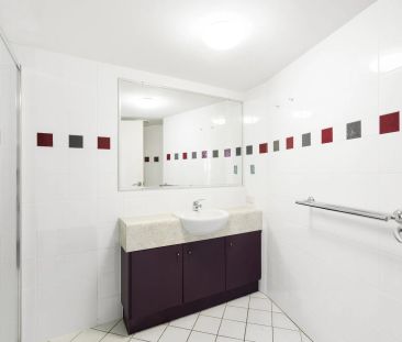 Very Large Apartment in the Heart of the Action - Photo 2