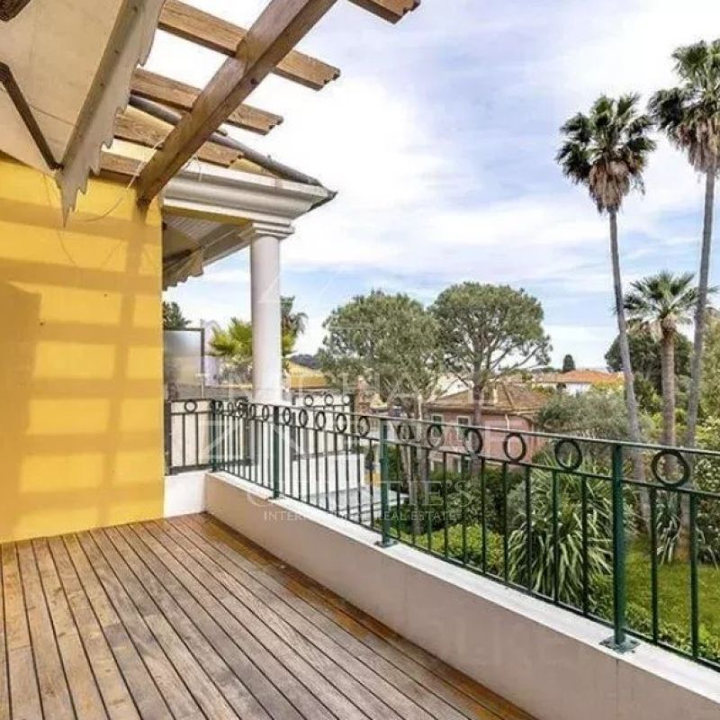 Appartement duplex rénové au centre du village - Photo 1