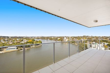 PANORAMIC RIVER AND CITY VIEWS PENTHOUSE - Photo 2