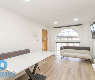 4 bed Apartment for Rent - Photo 5