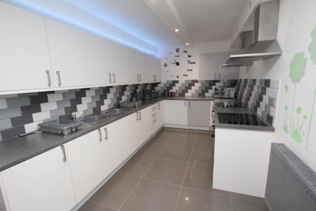 1 bedroom in a house share to rent - Photo 3