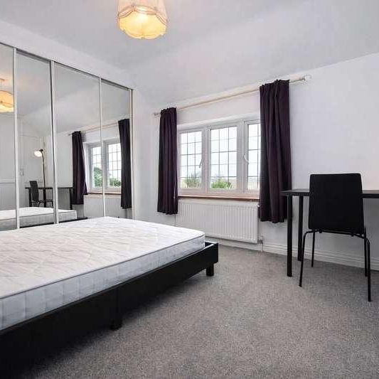 Woodside Road, Guildford, Surrey, GU2 - Photo 1