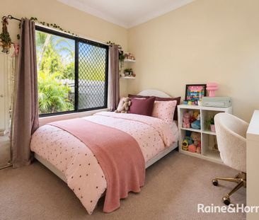 Spacious Single-Level Duplex with Multiple Living Areas & Covered E... - Photo 5