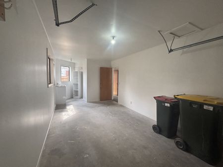 Townhouse - Photo 3