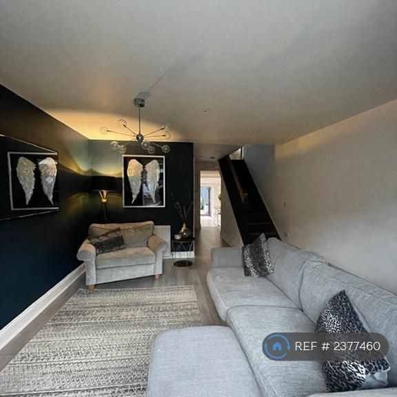 3 bedroom end of terrace house to rent - Photo 1