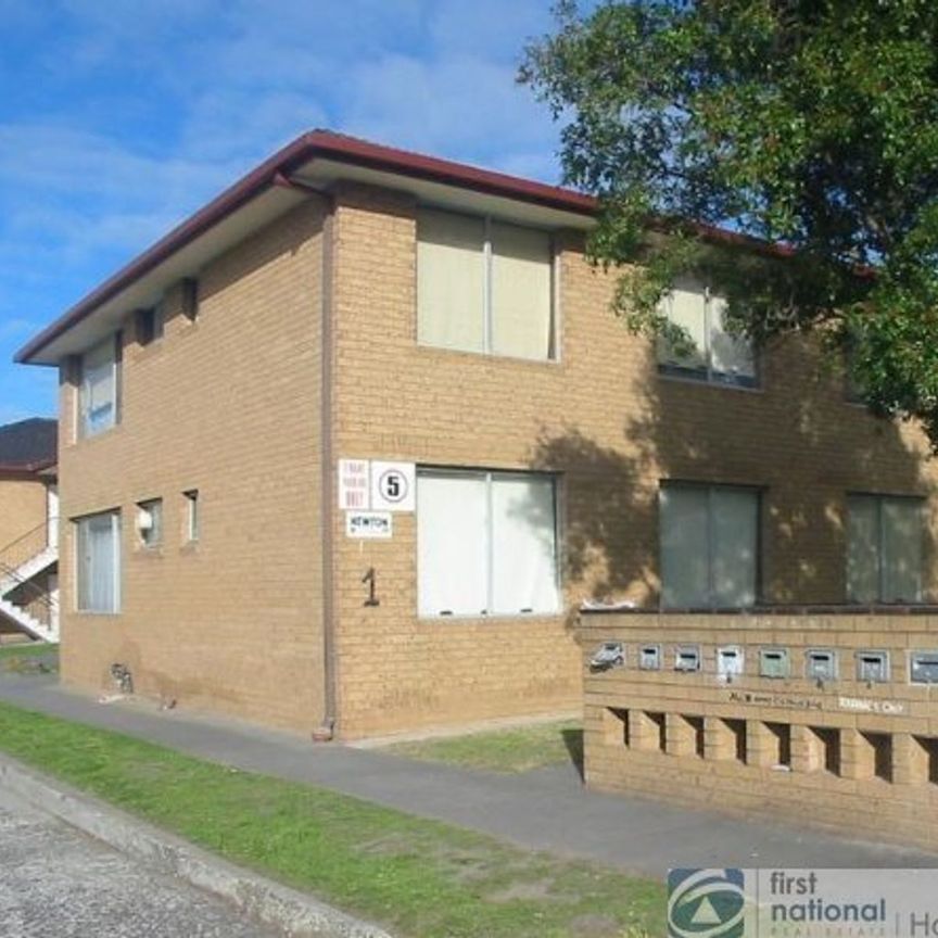 Neat & Convenient Two-Bedroom Flat in Prime Location - Photo 1