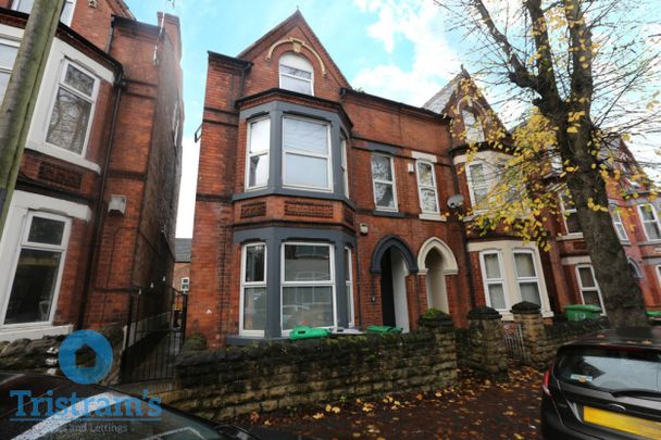 8 bed Semi-Detached House for Rent - Photo 1