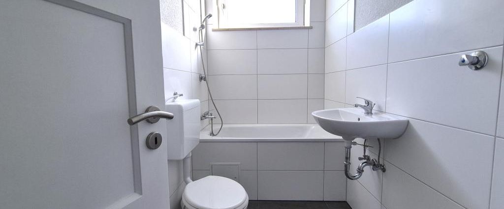 Renovated 3-room apartment on the first floor! - Foto 1