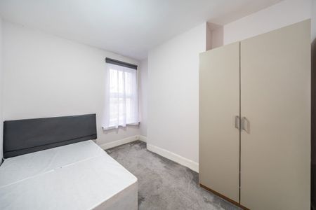 4 bedroom terraced house to rent - Photo 2