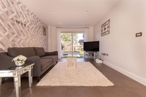 5 bedroom detached house to rent - Photo 1