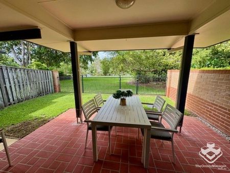 Spacious Townhouse with Lakes Views - Photo 4