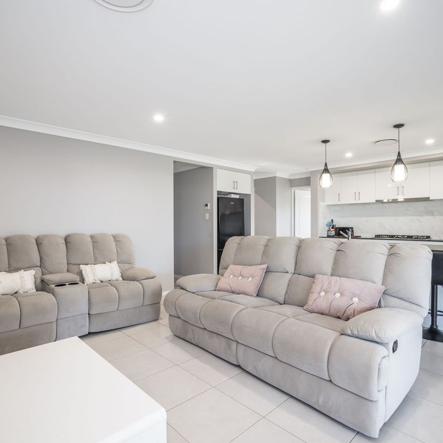 SPACIOUS FAMILY LIVING IN THE SOUGHT AFTER CENTRAL SPRINGS ESTATE - Photo 1