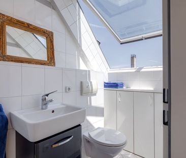 Bright 3-room roof-terrace apartment - Photo 1