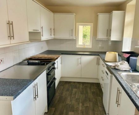 3 bedroom detached bungalow to rent - Photo 5