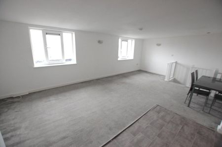 2 bedroom penthouse to rent - Photo 2