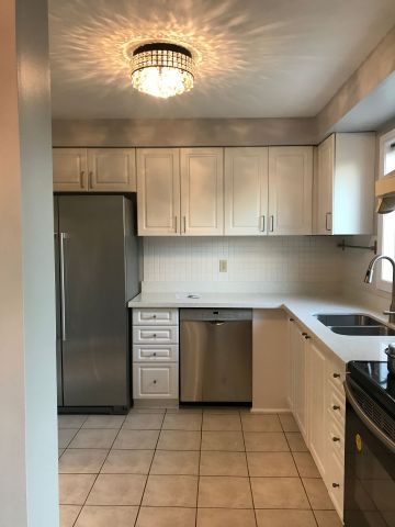 For Lease - 5095 Sunray Drive, Mississauga, Ontario - Photo 2