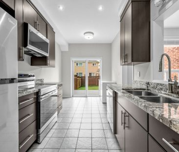For Lease - 54 Maple Meadows Lane, Vaughan, Ontario - Photo 2