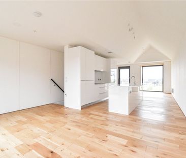 Well presented 4 bedroom semi-detached house situated within the growing community of Northstowe. Allocated parking. Highly efficient electric heating. Unfurnished. - Photo 6