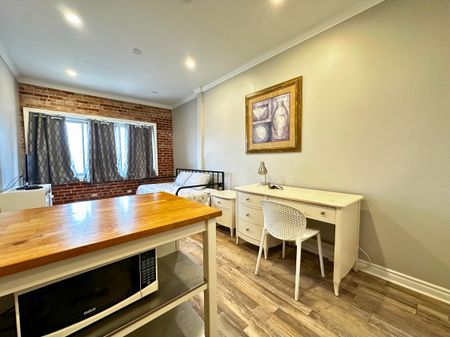 Studio avec 1 chambre offert en location entièrement meublée ! - Photo 3