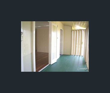 Charming 3-Bed Family Home in Handy Bundamba Location! - Photo 5