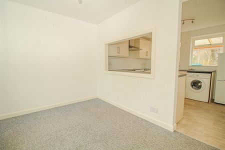 3 bedroom semi-detached house to rent - Photo 2