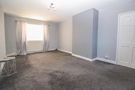 3 Bedroom House - Terraced - Photo 3